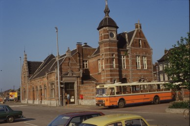 HALLE  86-3159.jpg